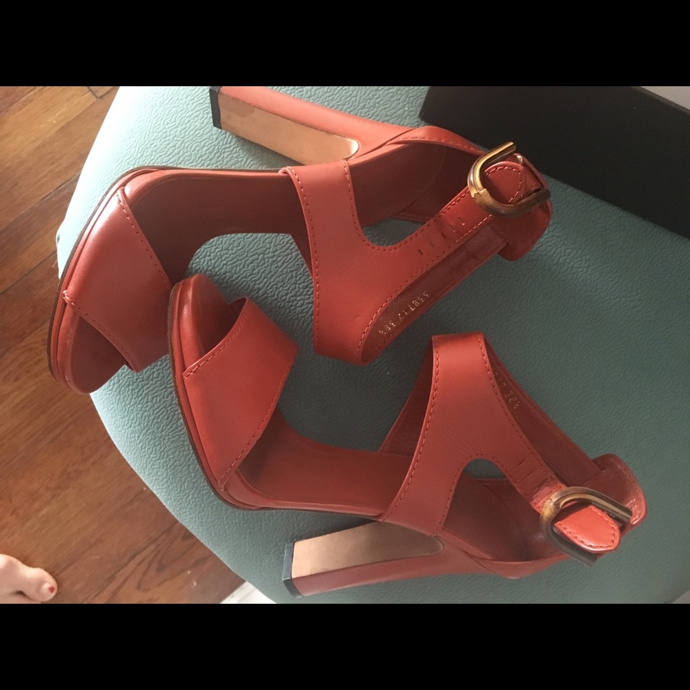 Gucci sandals size 39 (8.5)